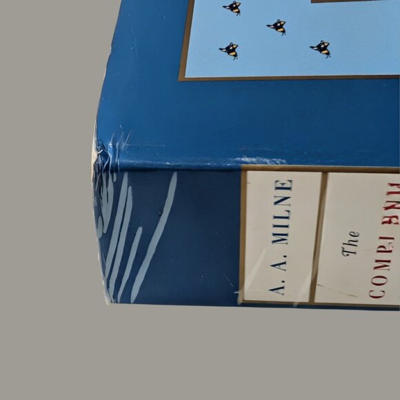 The Complete Tales & Poems of Winnie-the-Pooh — A.A. Milne (Softcover) - Picture 4 of 4